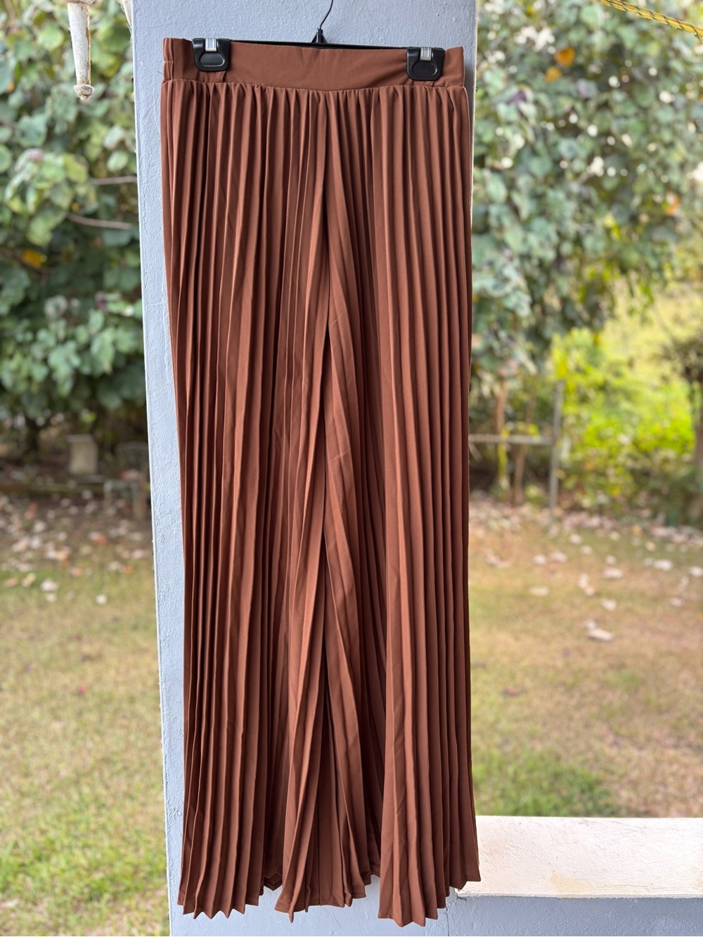 NWT Wide-Leg Pleated Pants in Rich Brown Size Large Lizette Collection